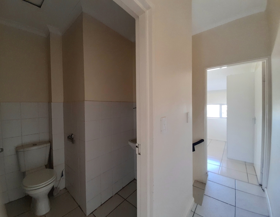 8 Bedroom Property for Sale in Uitzicht Western Cape